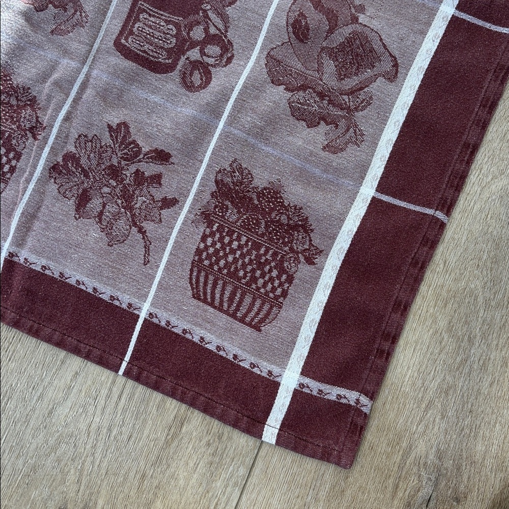 Cottagecore Patterned Table Cloth - Picture 7 of 7
